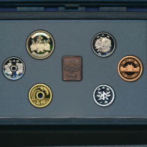 Япония, Набор монет (2004 г.)